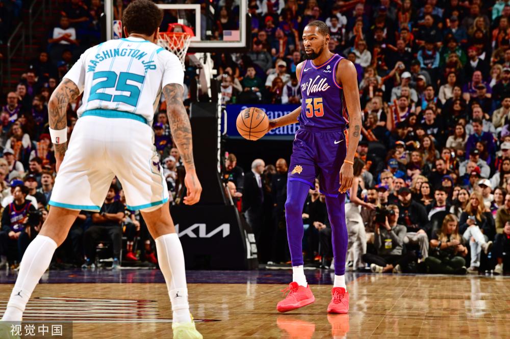 容中扮演着 容中扮演着