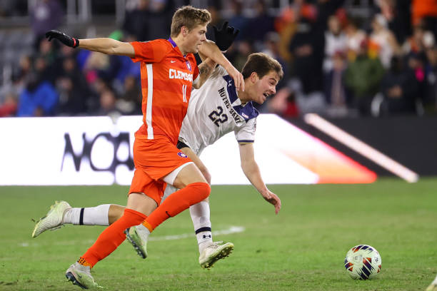 谨慎评估其 谨慎评估其